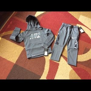 Boy’s Nike pants hoody set NWT Size 4